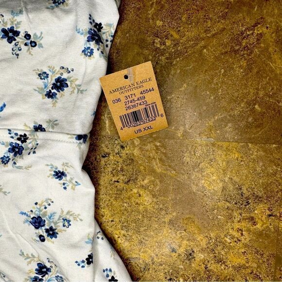 American Eagle First Essentials White Floral Crop Top - Picture 4 of 6